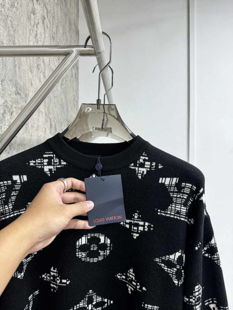 l0vis Vvtt0n sweater